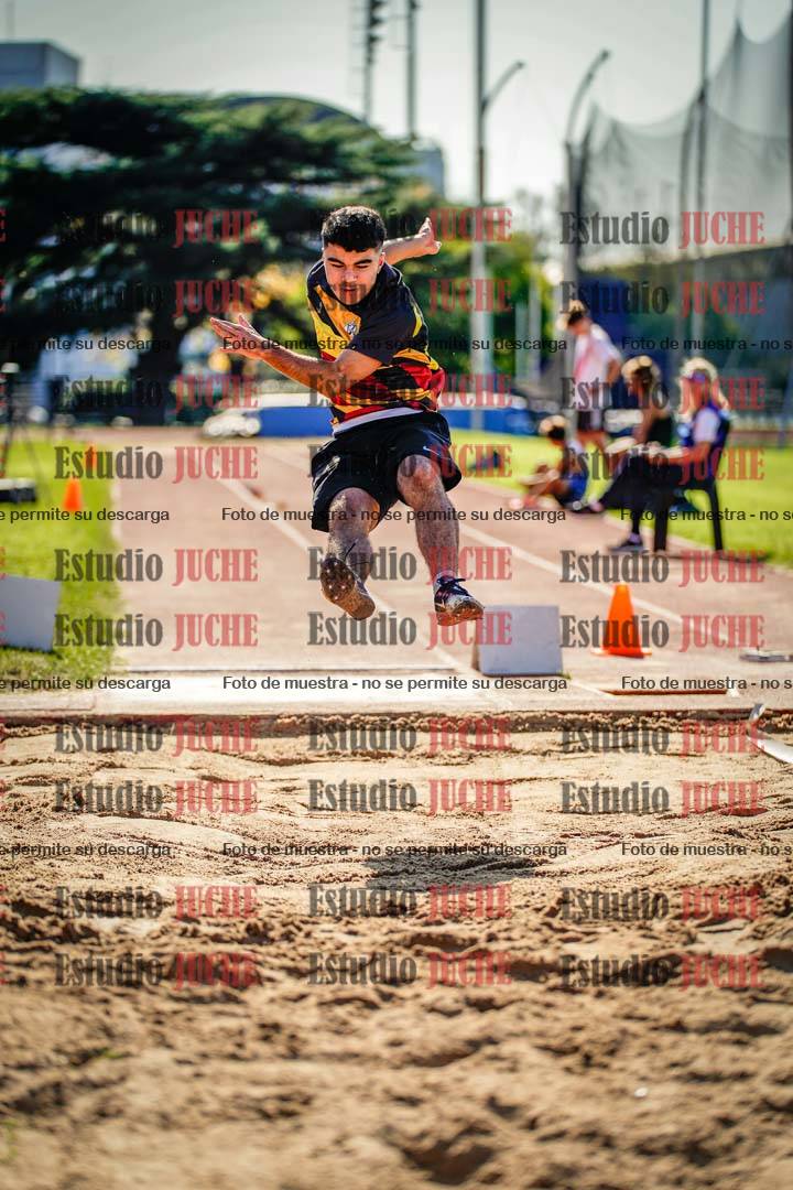 Fotos del salto en largo de varones