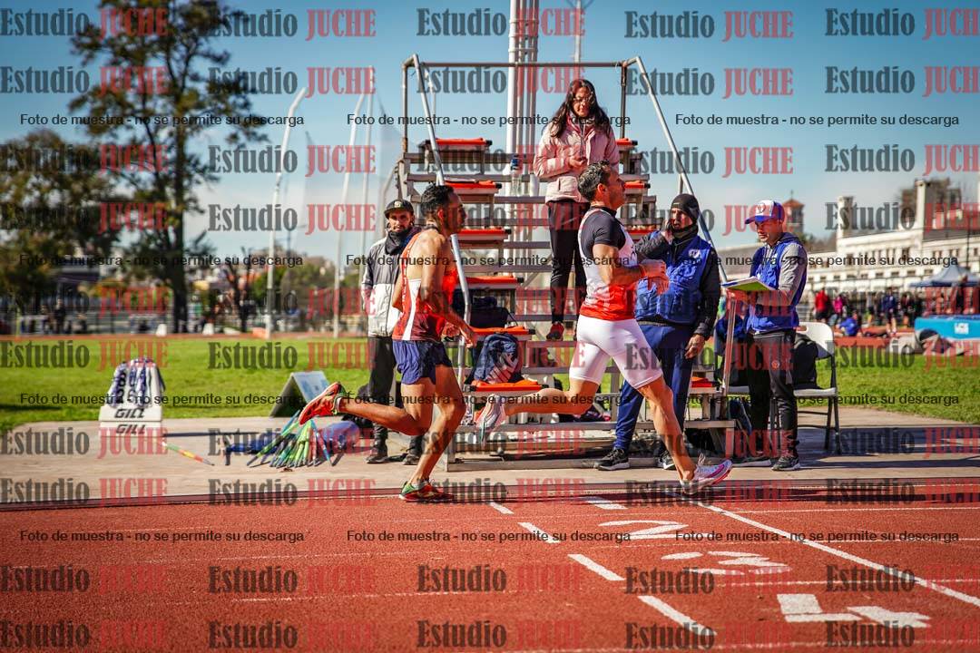 Fotos de los 800 m llanos de varones