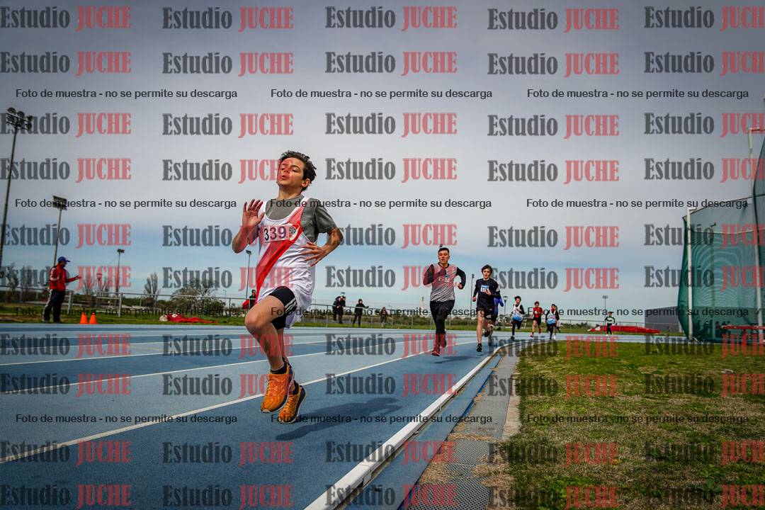 Fotos de los 800 m llanos de varones - U14
