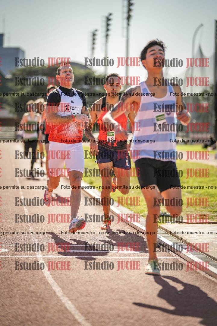 Fotos de los 800 m llanos de varones