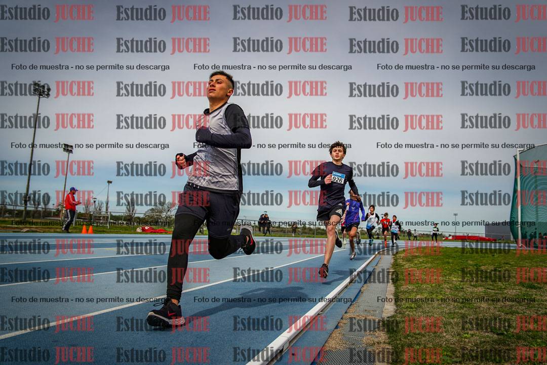 Fotos de los 800 m llanos de varones - U14
