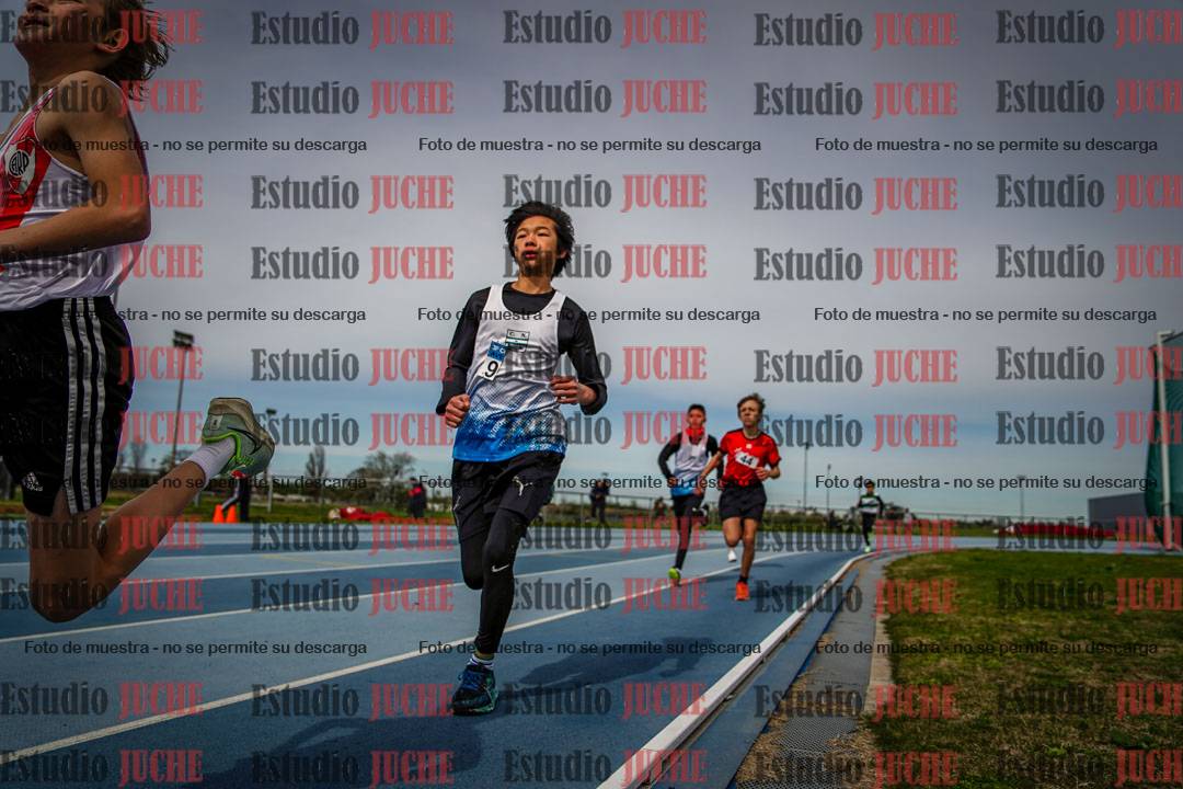 Fotos de los 800 m llanos de varones - U14