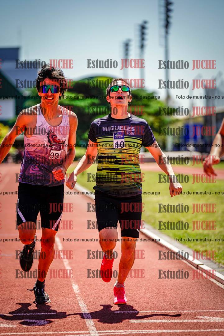 Fotos de los 800 m llanos de varones