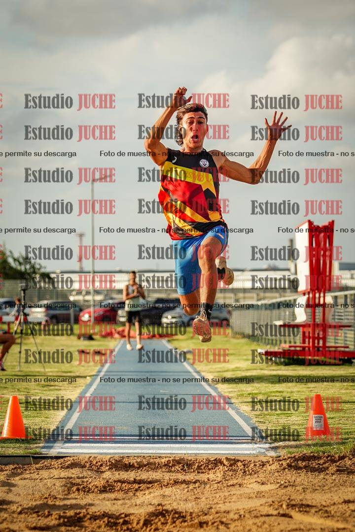 Fotos del salto en largo de varones