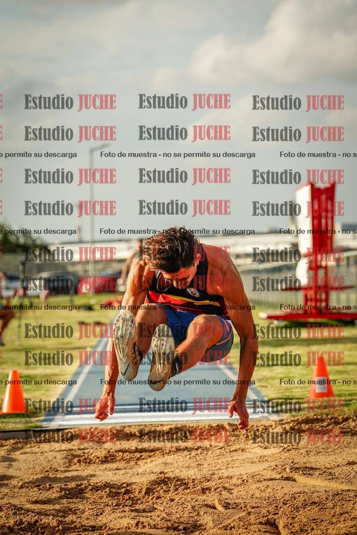 Fotos del salto en largo de varones