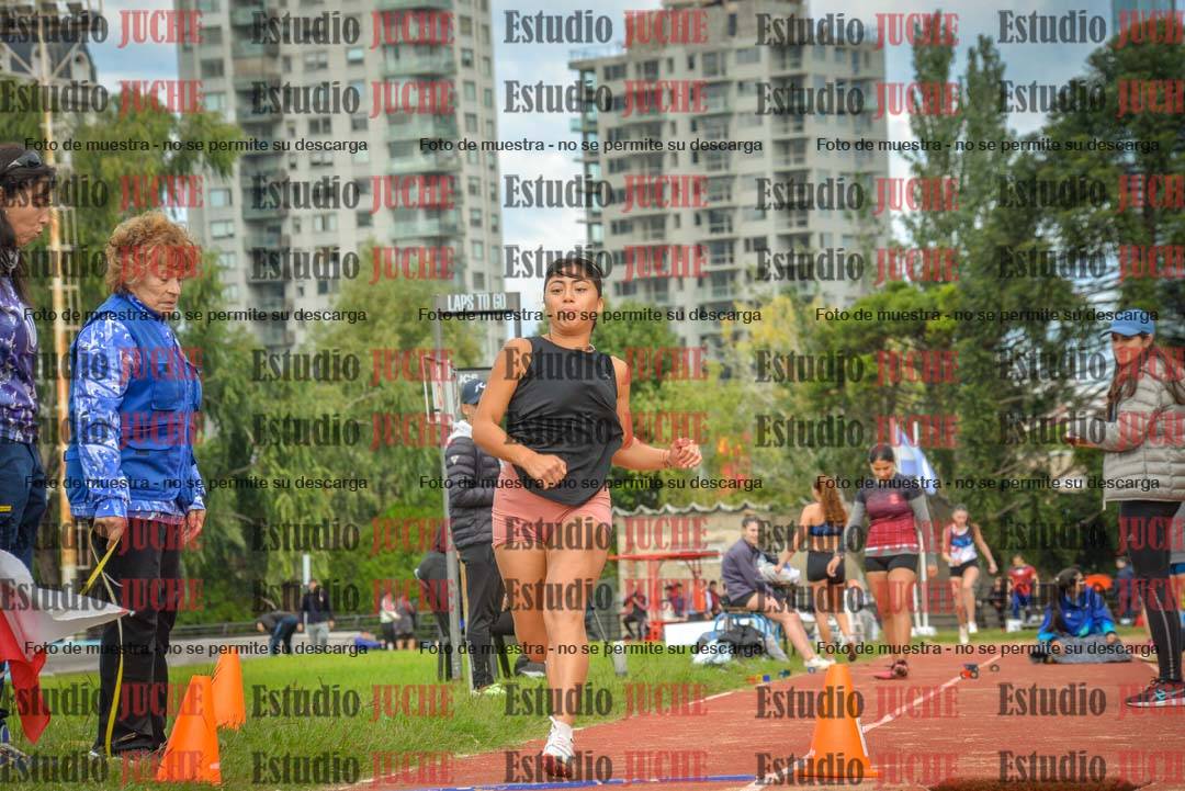 Fotos del salto en largo - mujeres mayores