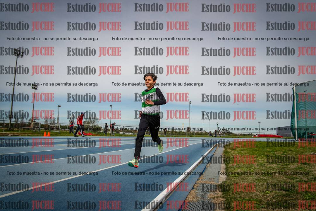 Fotos de los 800 m llanos de varones - U14