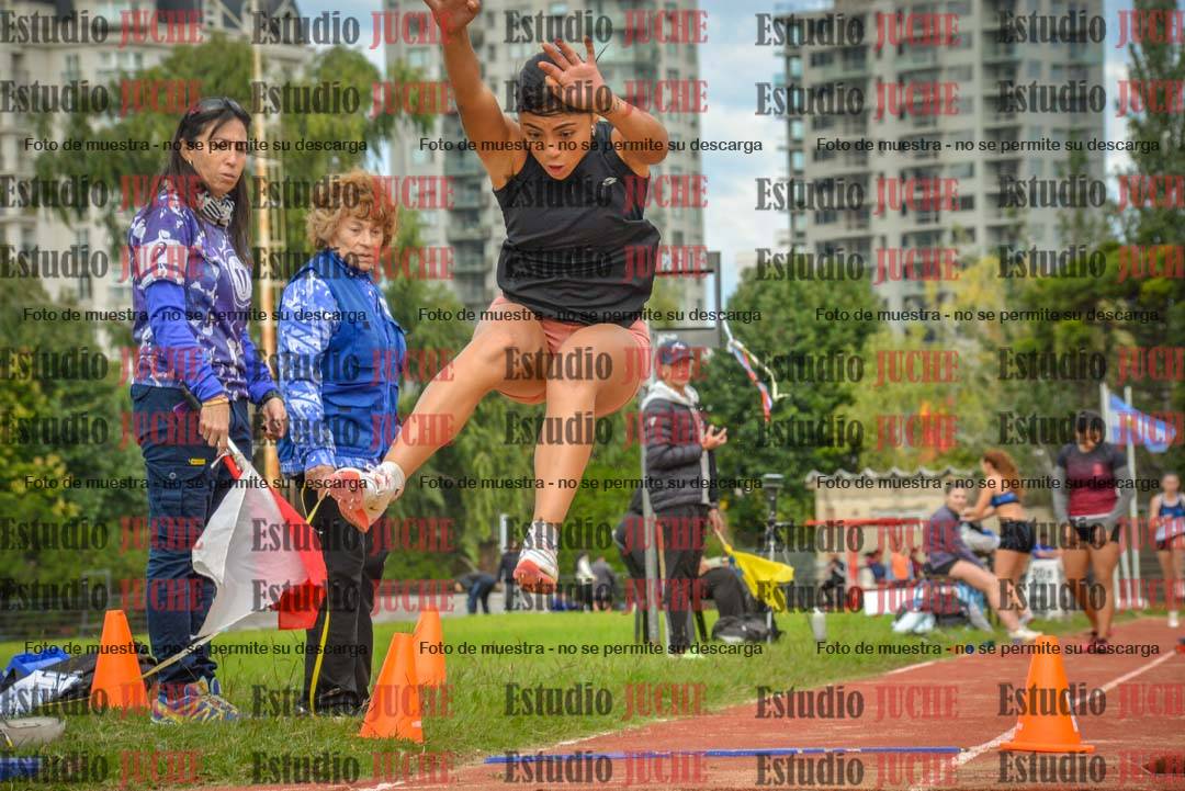 Fotos del salto en largo - mujeres mayores