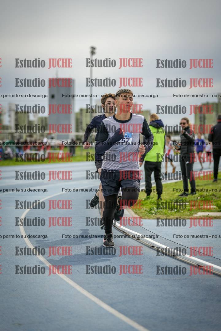 Fotos de los 800 m llanos de varones - U14