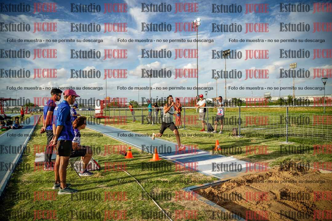 Fotos del salto en largo de varones