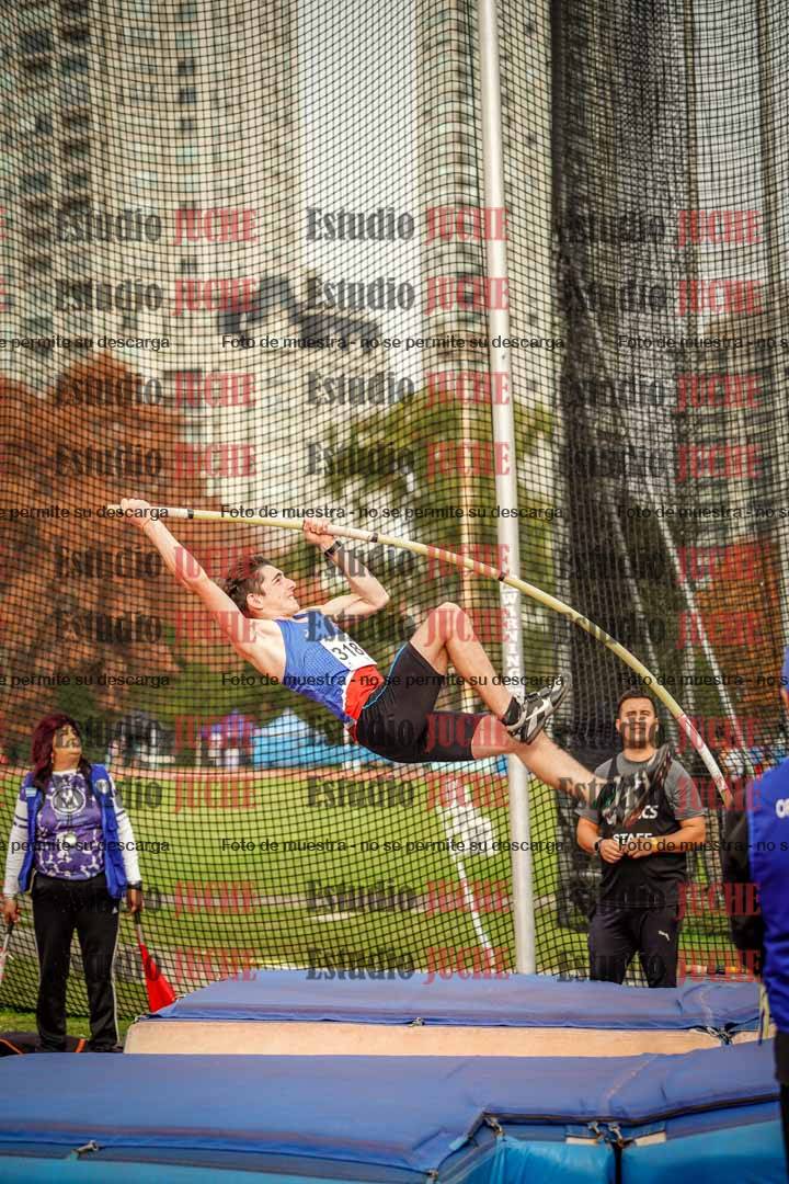 Fotos del salto con garrocha de varones