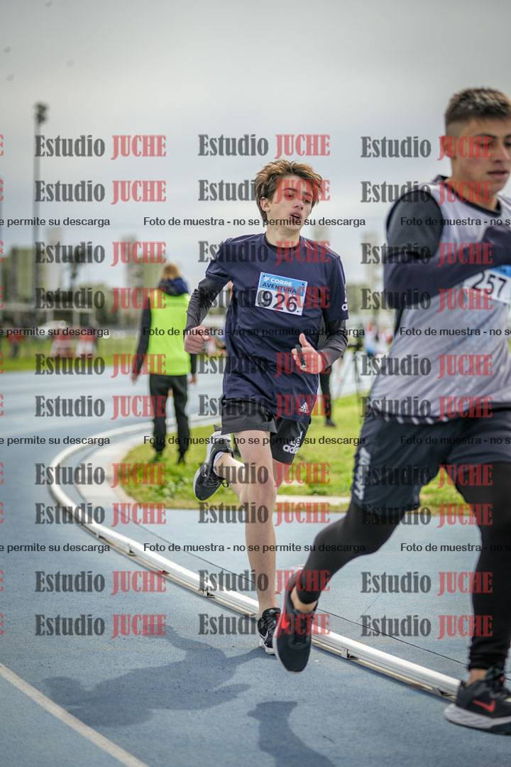 Fotos de los 800 m llanos de varones - U14