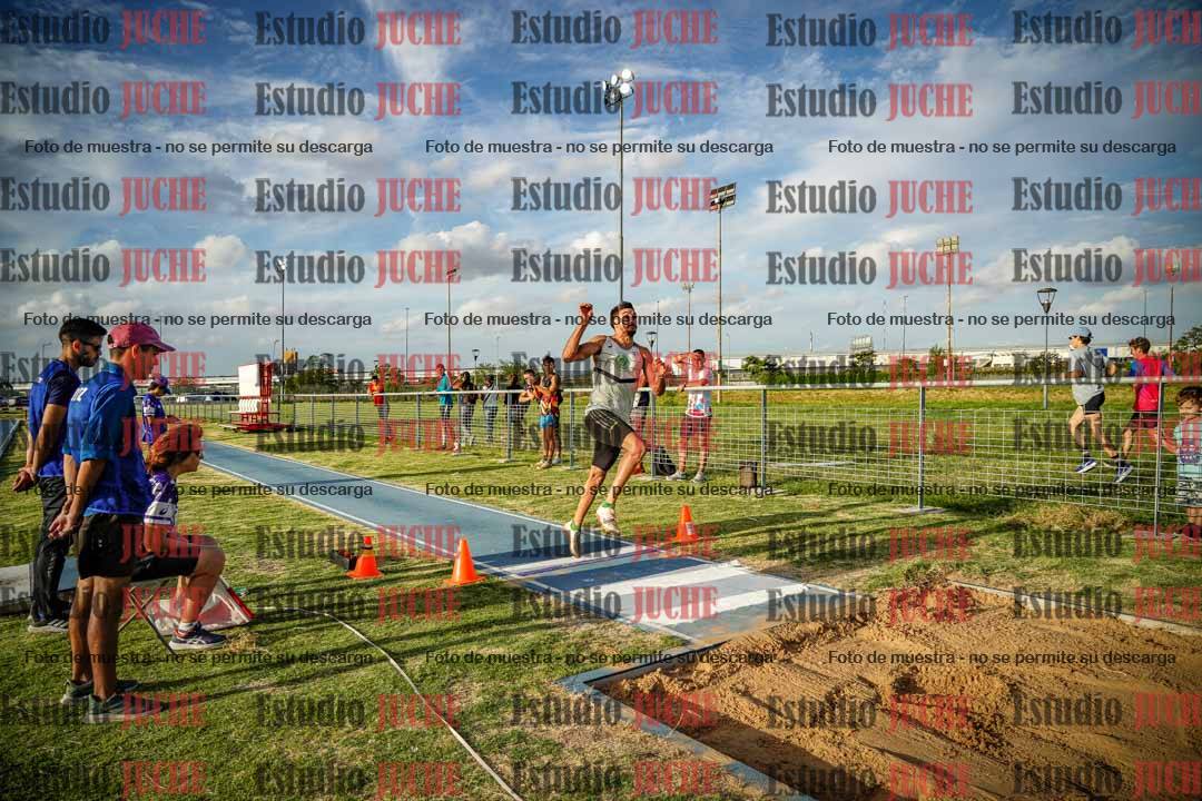 Fotos del salto en largo de varones