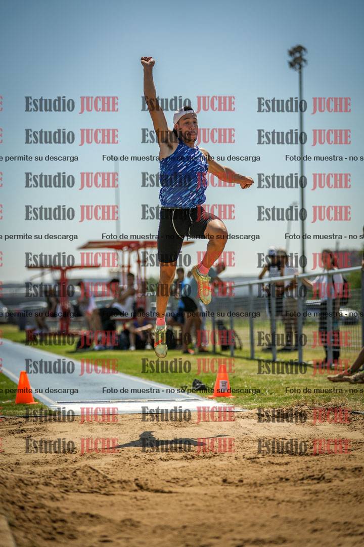 Fotos del salto en largo de varones - mayores