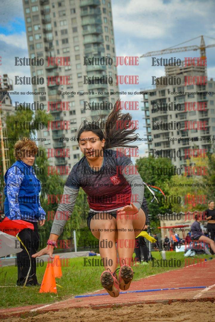 Fotos del salto en largo - mujeres mayores