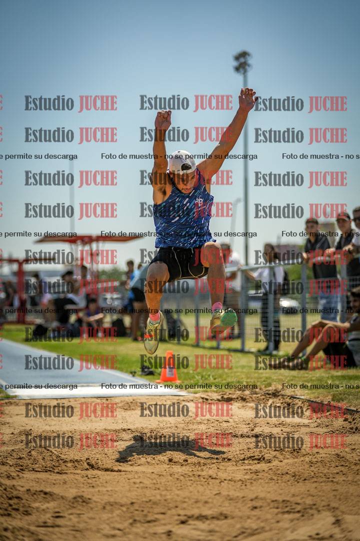 Fotos del salto en largo de varones - mayores