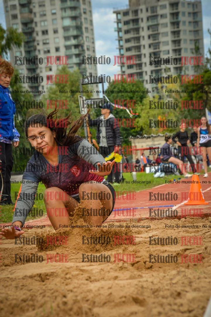 Fotos del salto en largo - mujeres mayores