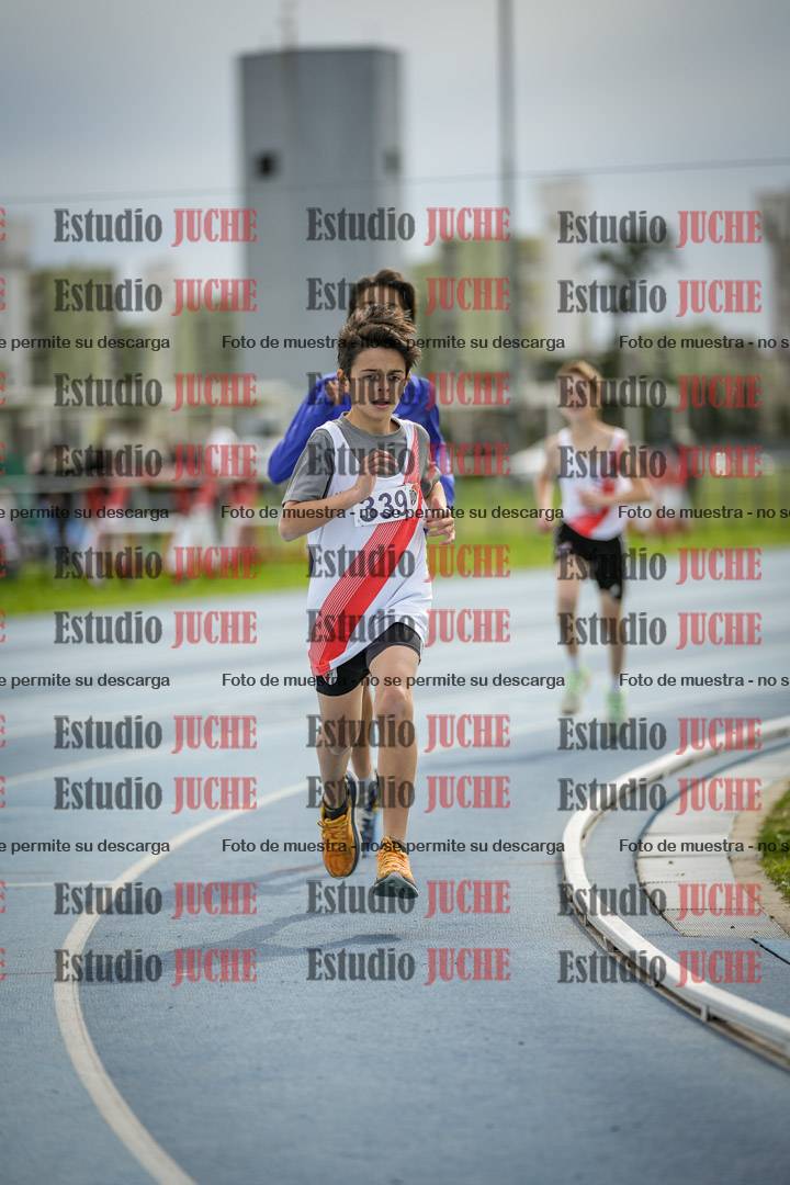 Fotos de los 800 m llanos de varones - U14