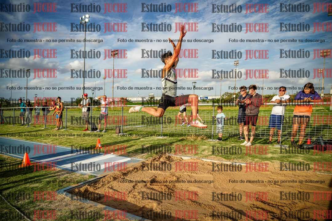 Fotos del salto en largo de varones