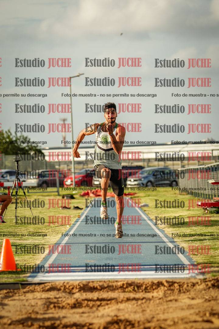 Fotos del salto en largo de varones