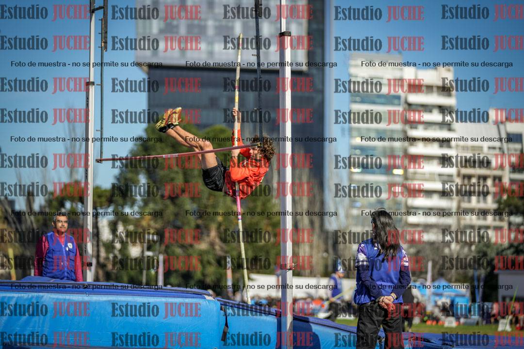 Fotos del salto con garrocha de varones - decatlón 8