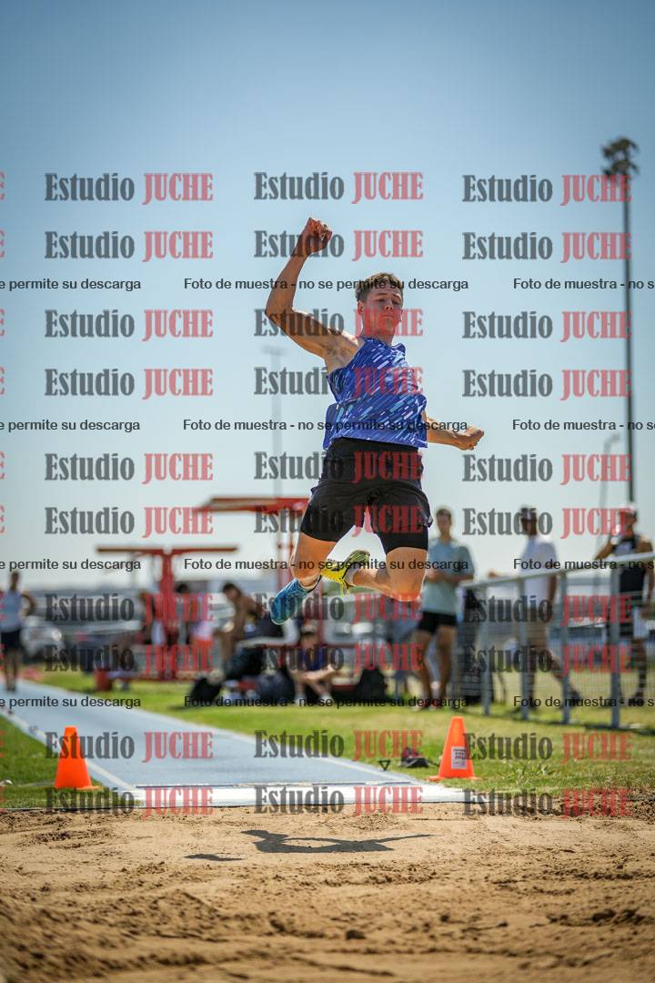 Fotos del salto en largo de varones - mayores