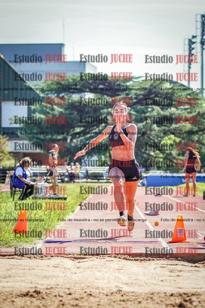 Fotos del salto en largo de mujeres