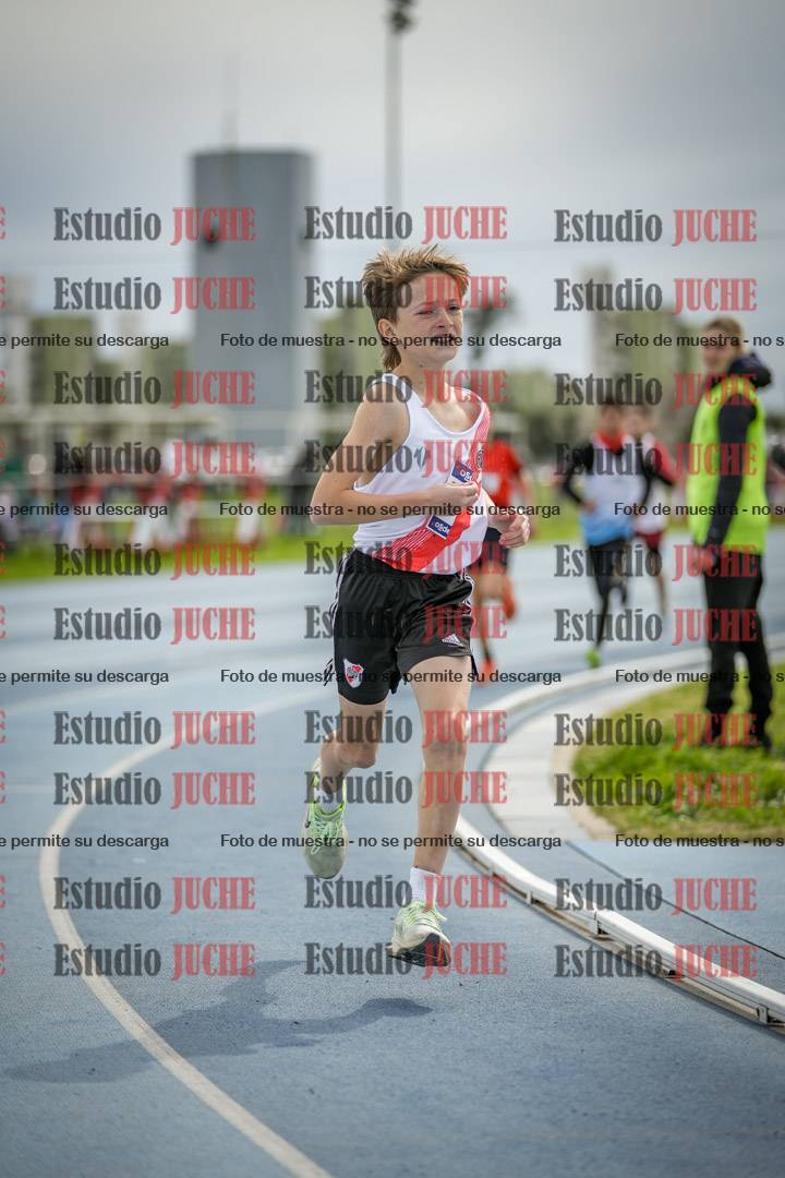 Fotos de los 800 m llanos de varones - U14