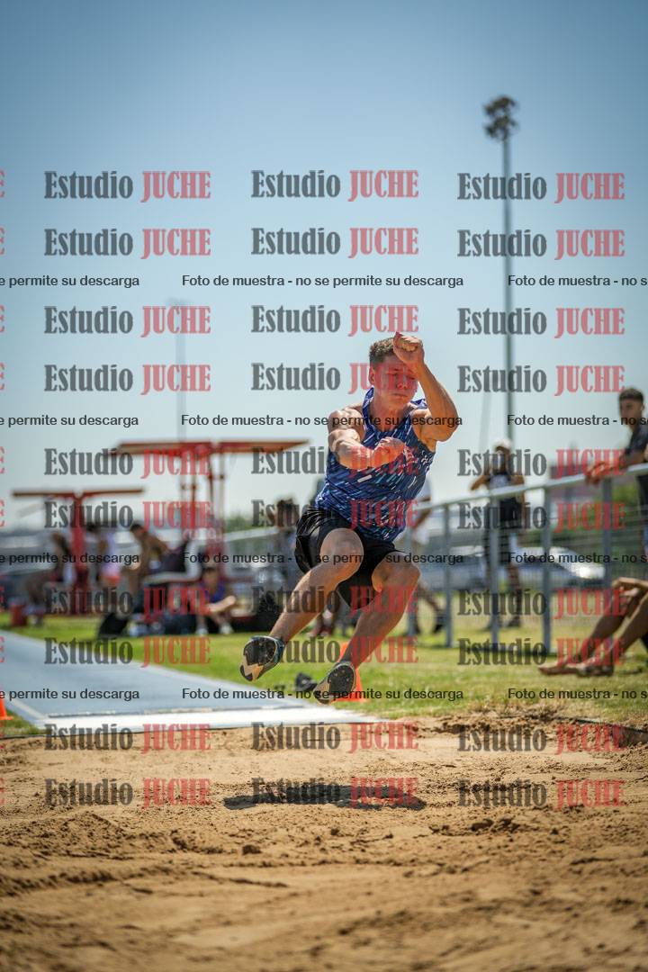 Fotos del salto en largo de varones - mayores