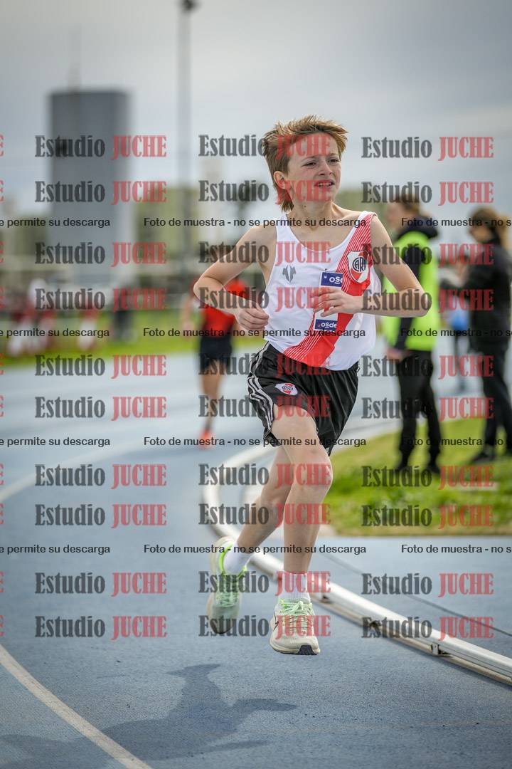 Fotos de los 800 m llanos de varones - U14