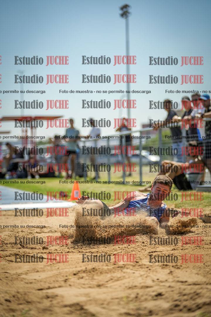 Fotos del salto en largo de varones - mayores