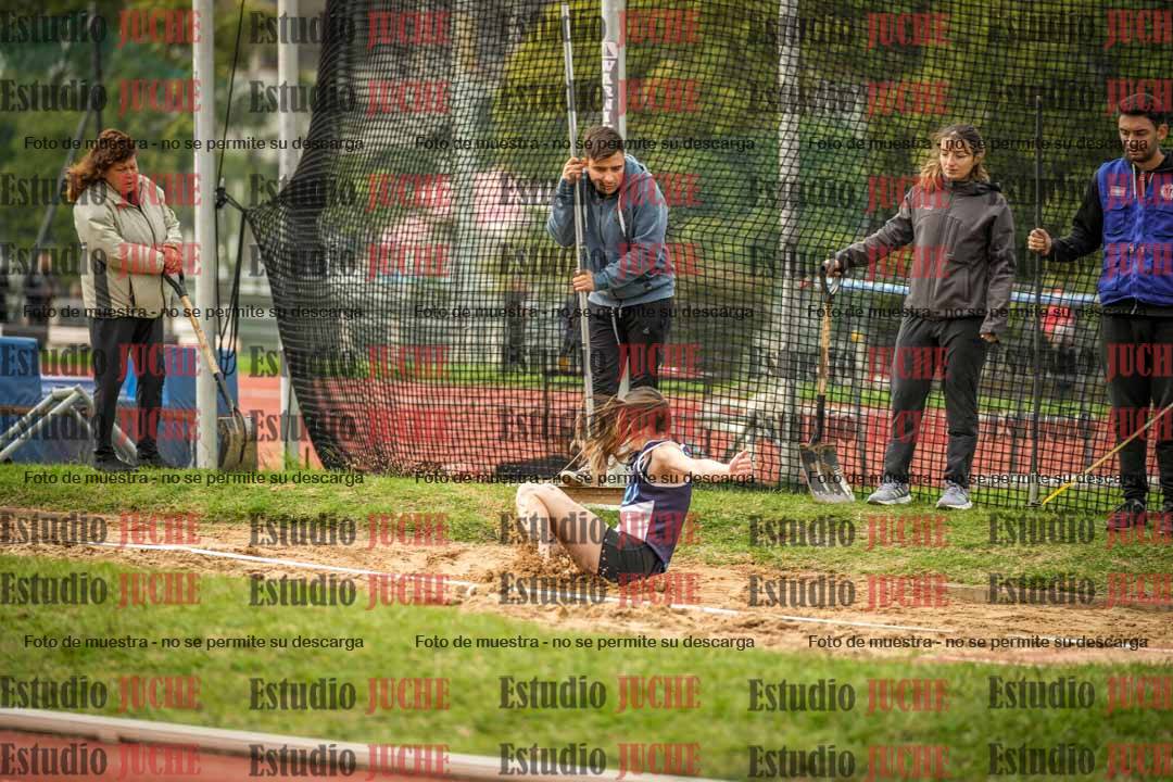 Fotos del salto en largo - mujeres mayores