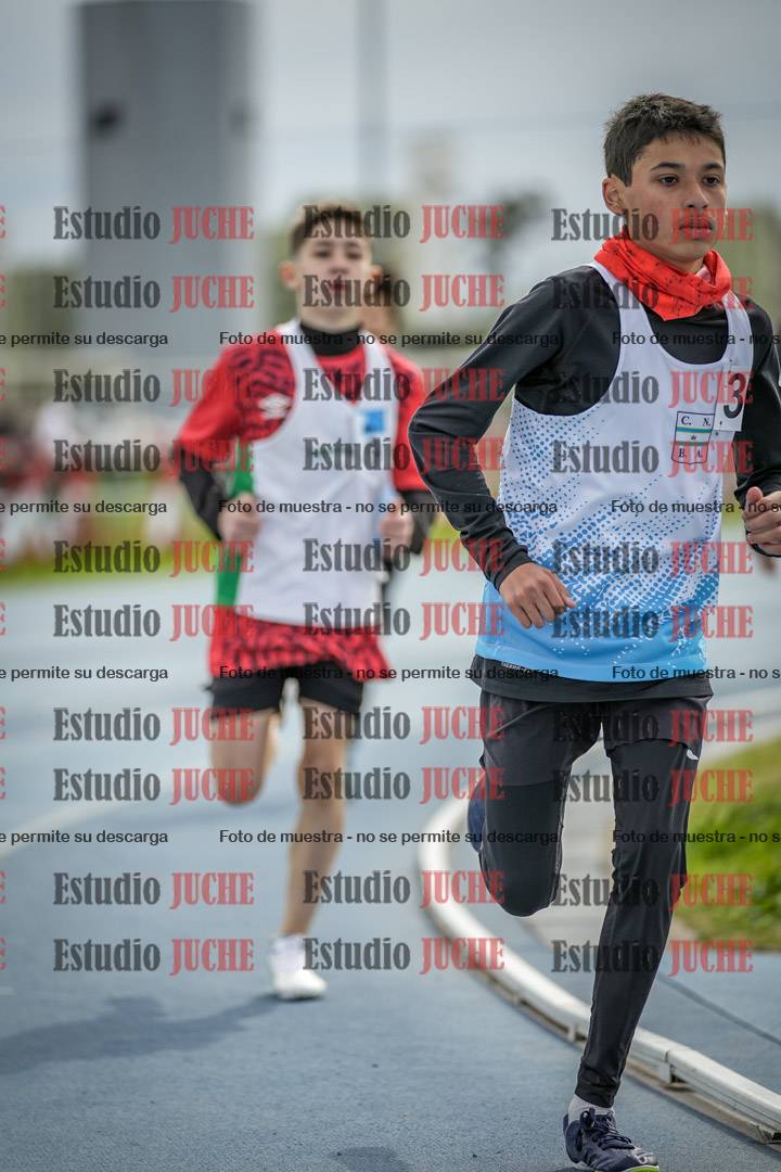 Fotos de los 800 m llanos de varones - U14