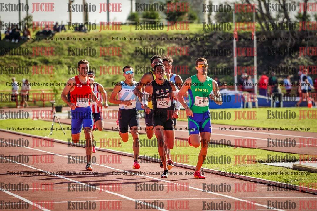 Fotos de los 800 m llanos de varones