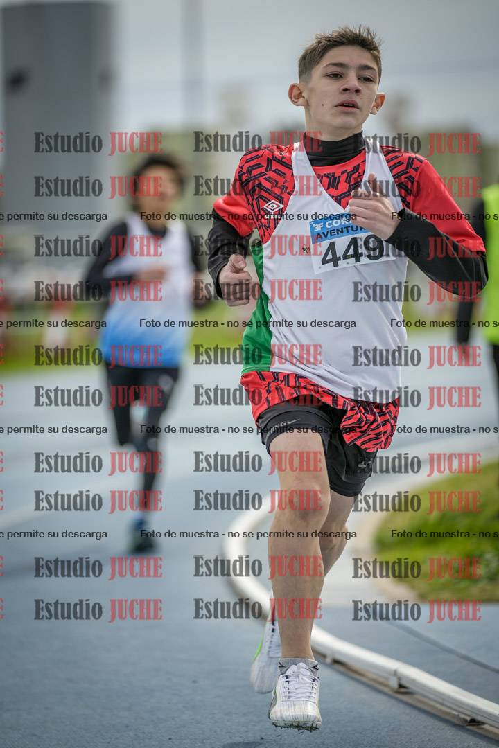 Fotos de los 800 m llanos de varones - U14