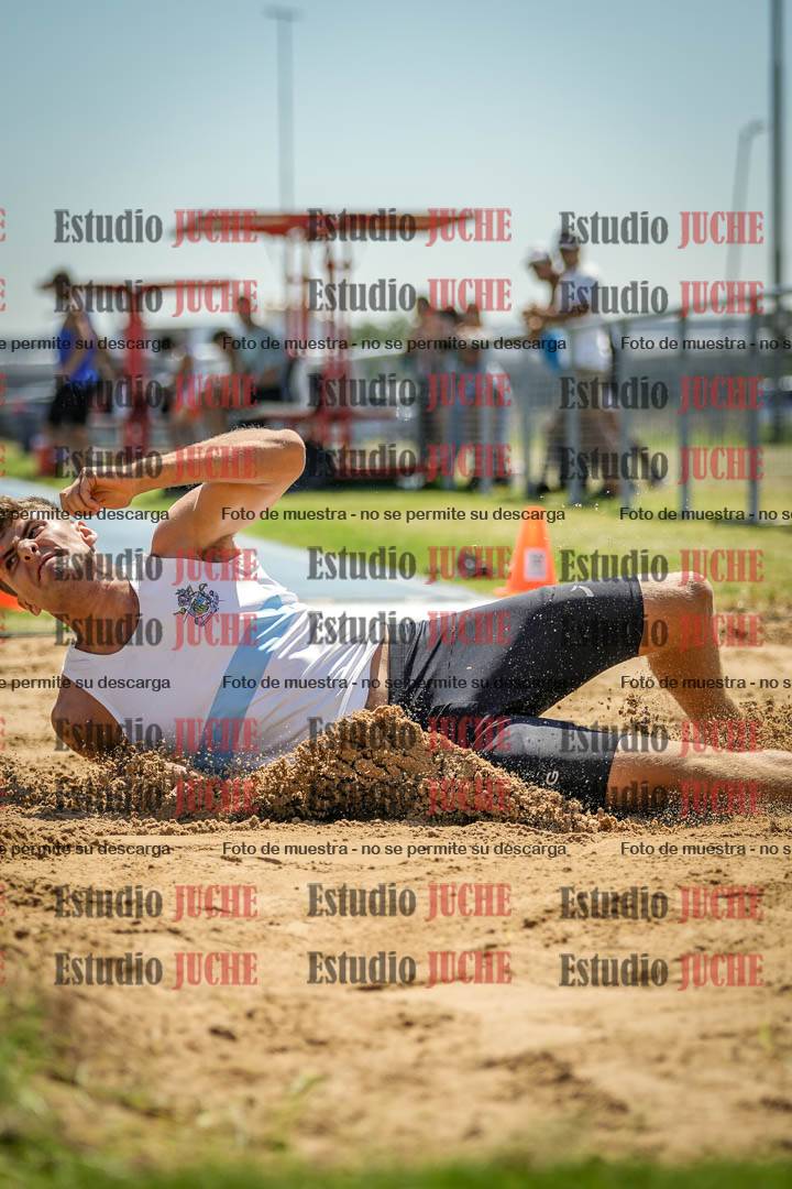Fotos del salto en largo de varones - mayores
