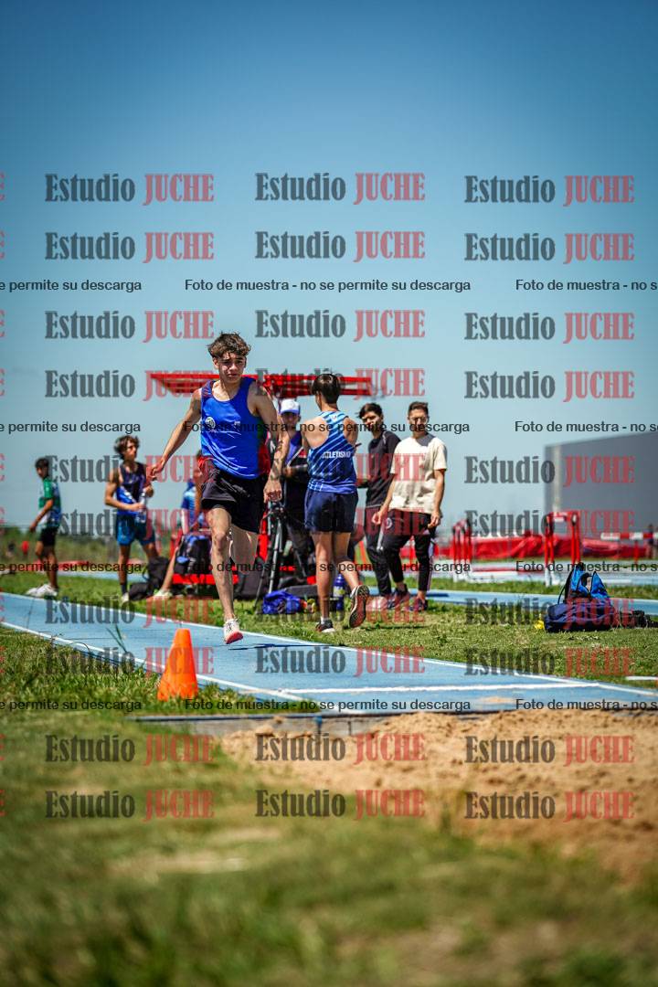 Fotos del salto en largo de varones - invitados