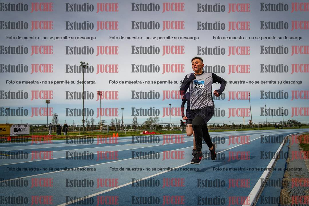 Fotos de los 800 m llanos de varones - U14