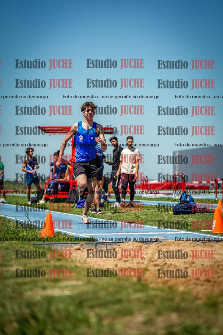 Fotos del salto en largo de varones - invitados