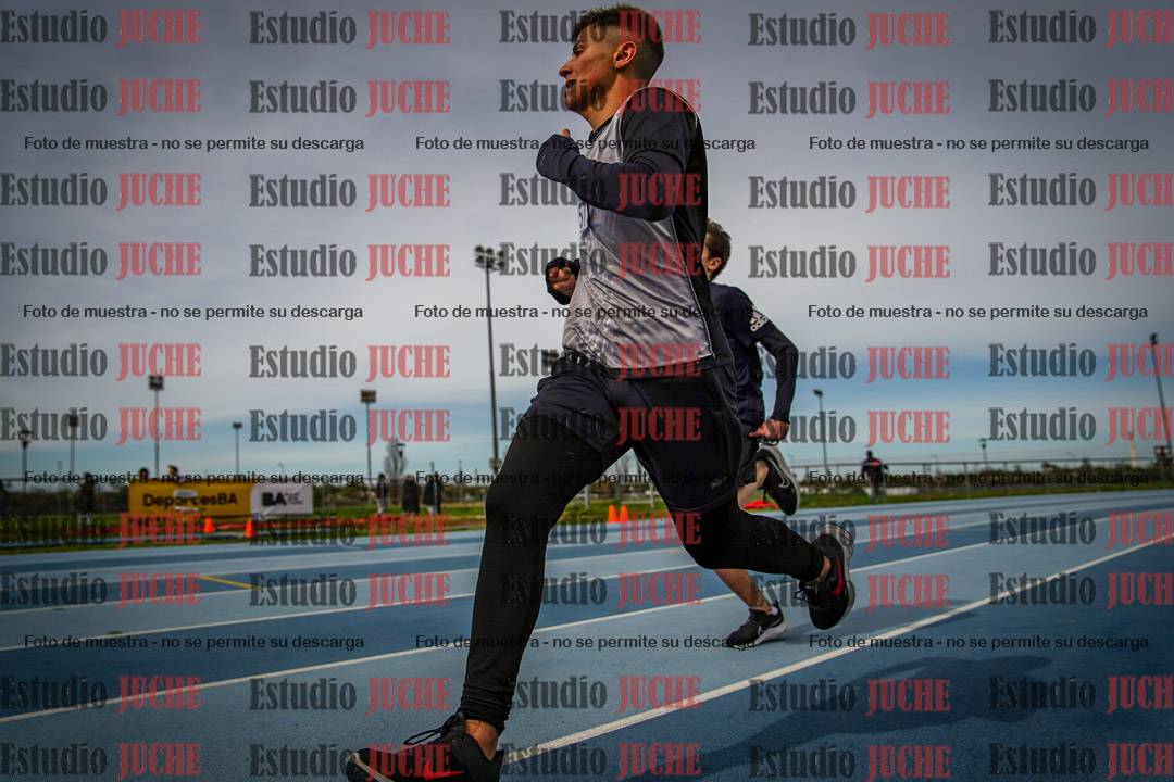 Fotos de los 800 m llanos de varones - U14