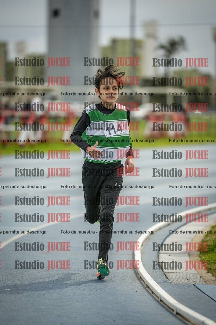 Fotos de los 800 m llanos de varones - U14
