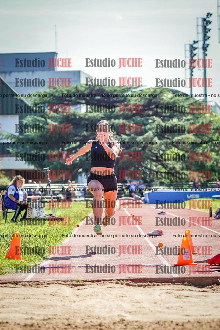 Fotos del salto en largo de mujeres