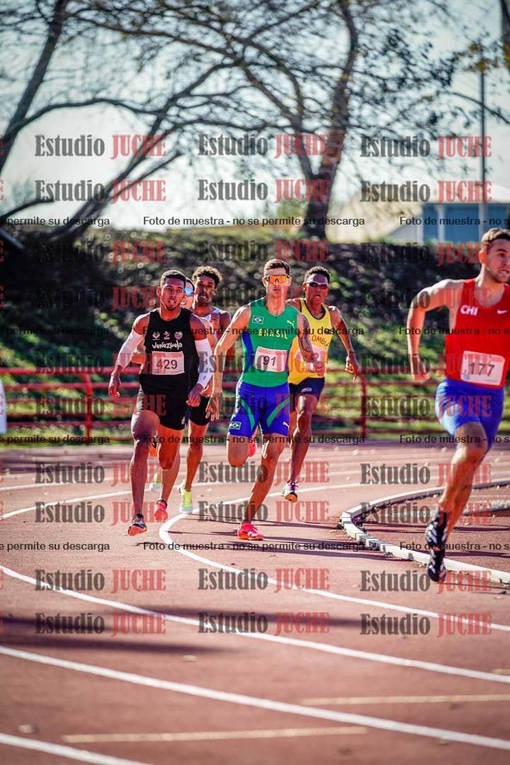 Fotos de los 800 m llanos de varones