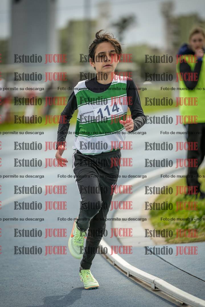 Fotos de los 800 m llanos de varones - U14