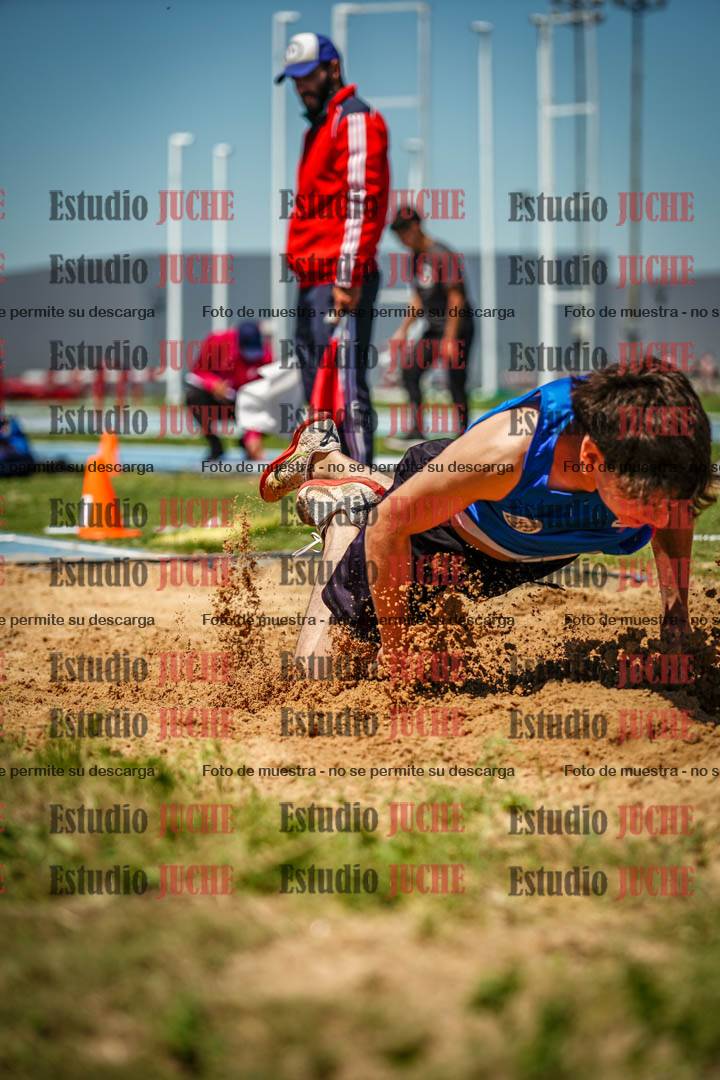 Fotos del salto en largo de varones - invitados