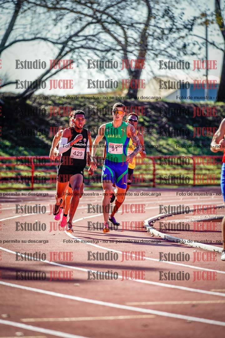 Fotos de los 800 m llanos de varones