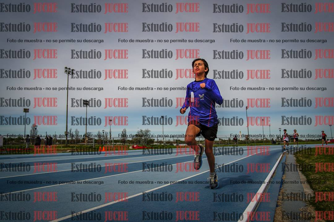 Fotos de los 800 m llanos de varones - U14
