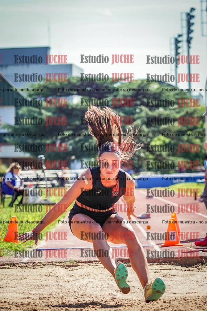 Fotos del salto en largo de mujeres