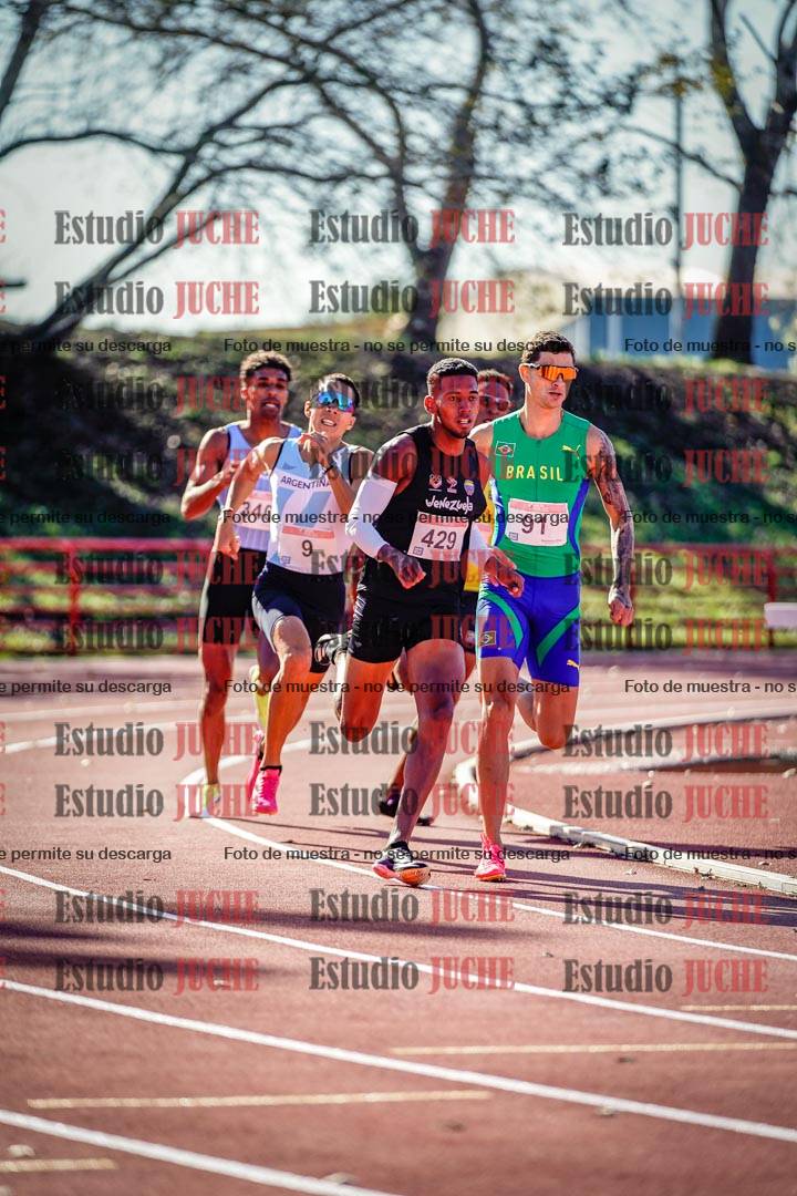 Fotos de los 800 m llanos de varones