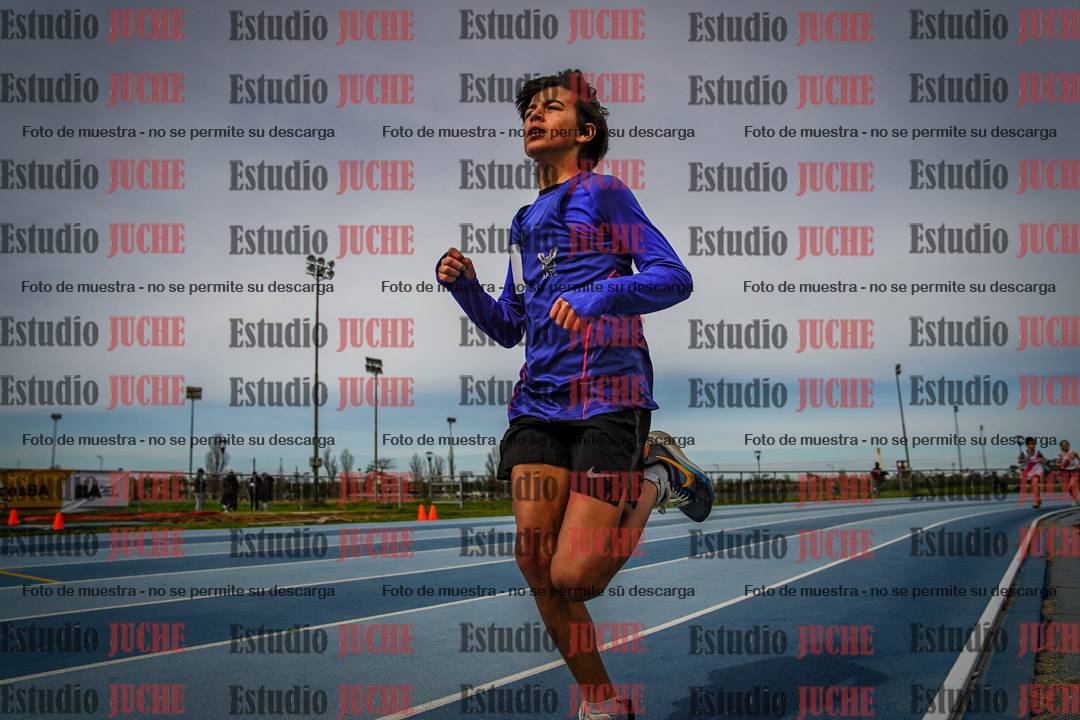 Fotos de los 800 m llanos de varones - U14